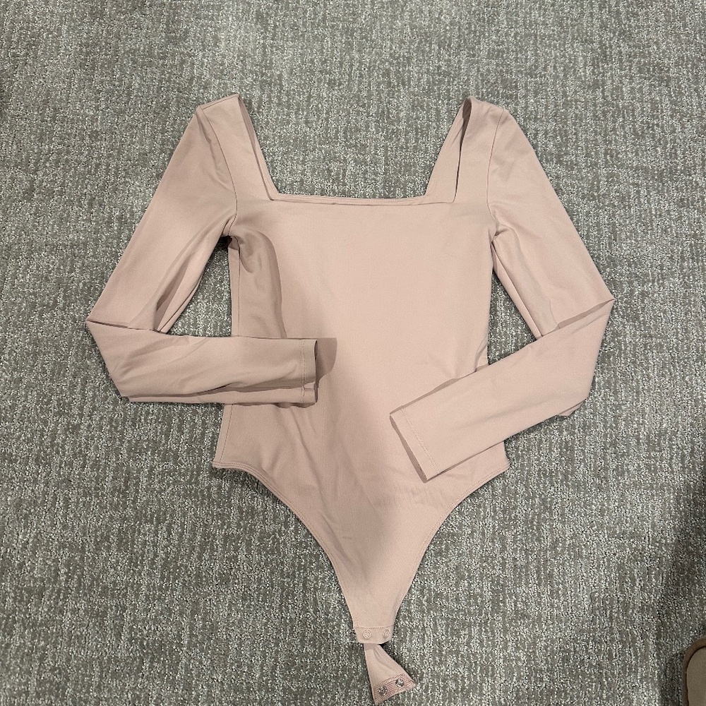 Aritzia Babaton Original Contour Squareneck Bodysuit Pink Longsleeve NWOT